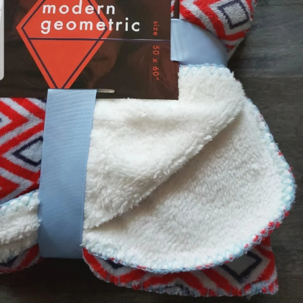 Modern Geometric Soft Sherpa Blanket Throw NWT